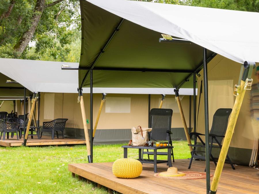 Tente en toile et en bois 4 personnes - Safari Lodge - 2 chambres + Frigidaire + Terrasse 1