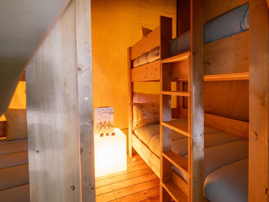 Tente en toile et en bois 4 personnes - Safari Lodge - 2 chambres + Frigidaire + Terrasse 6
