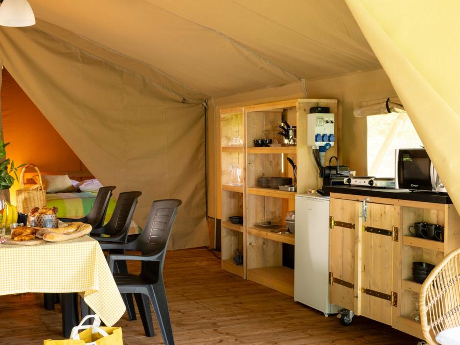 Tente en toile et en bois 4 personnes - Safari Lodge - 2 chambres + Frigidaire + Terrasse 2
