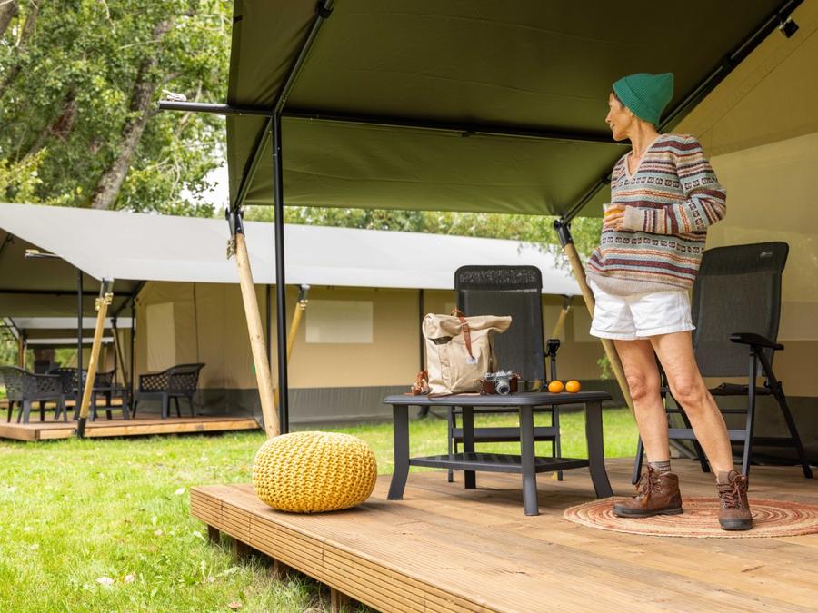 Tente en toile et en bois 4 personnes - Safari Lodge - 2 chambres + Frigidaire + Terrasse 9