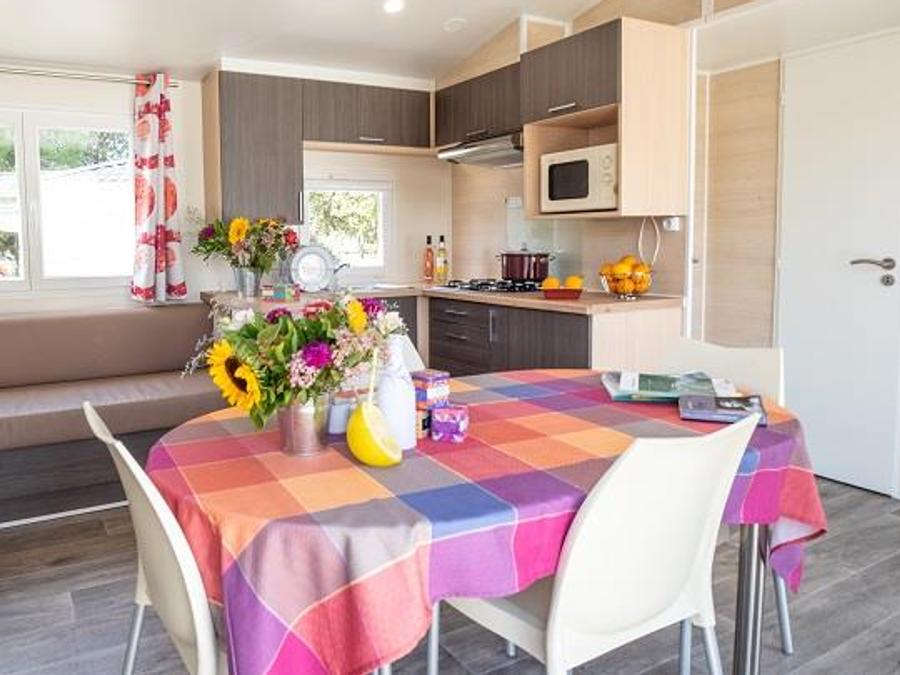 Mobilhome 6 personnes - Cottage Grand confort Florès 35m² - 3 chambres / Terrasse en bois couverte 2
