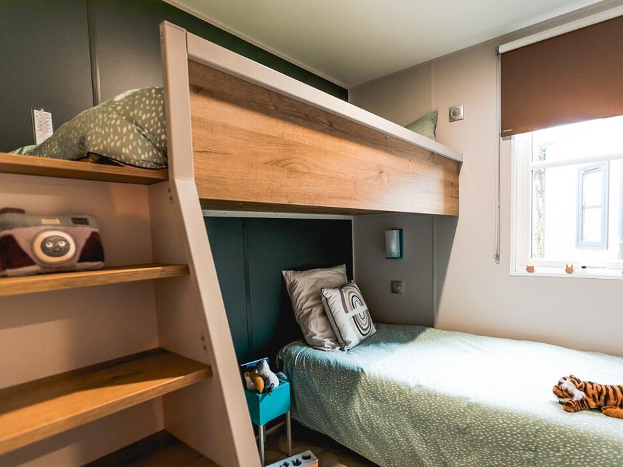 Mobilhome 4 personnes - LUXE XXL 2 chambres (1/4 pers - climatisation - TV - terrasse intégrée couverte + superficie 40m²) 2