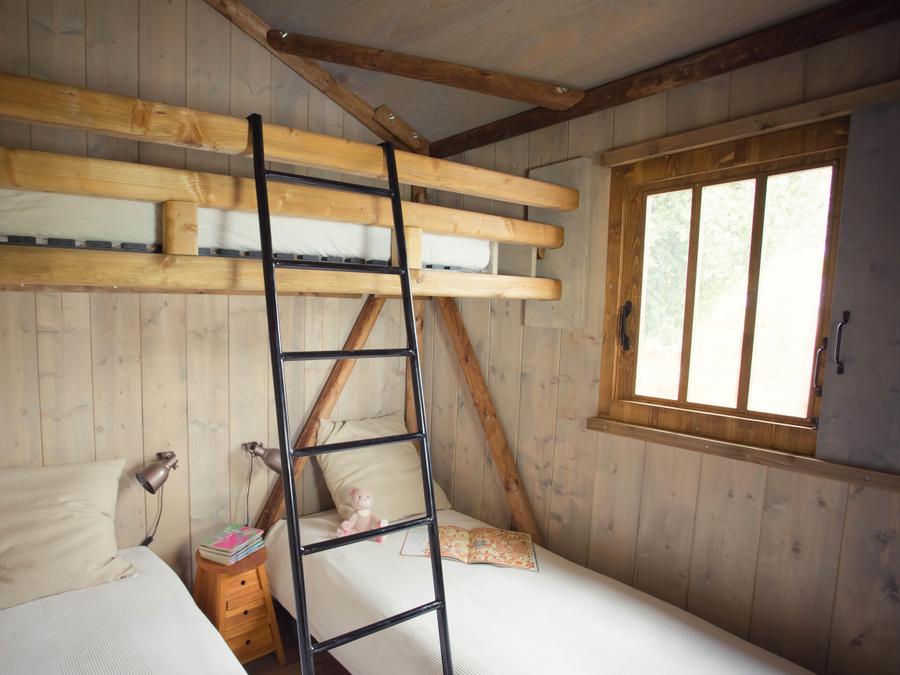 Hébergement 5 personnes - Cabane Lodge Perchée 39m² 2 chambres - Arrivée le Samedi en Juillet et Août 7