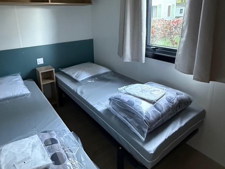 Mobilhome 4 personnes - Mobil-home Confort 27m² / 2 chambres (2/4pers) + TV + Terrasse couverte (Bord de rivière) 2/4 pers 6