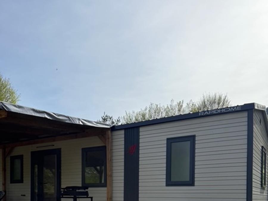 Mobilhome 4 personnes - Mobil-home Confort 27m² / 2 chambres (2/4pers) + TV + Terrasse couverte (Bord de rivière) 2/4 pers 3