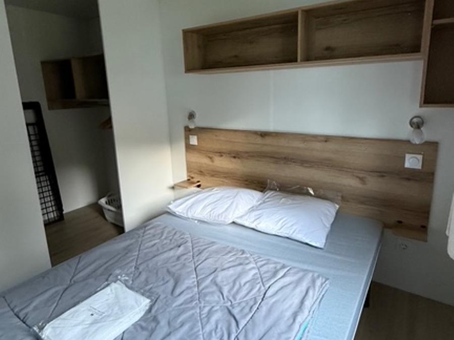 Mobilhome 4 personnes - Mobil-home Confort 27m² / 2 chambres (2/4pers) + TV + Terrasse couverte (Bord de rivière) 2/4 pers 7