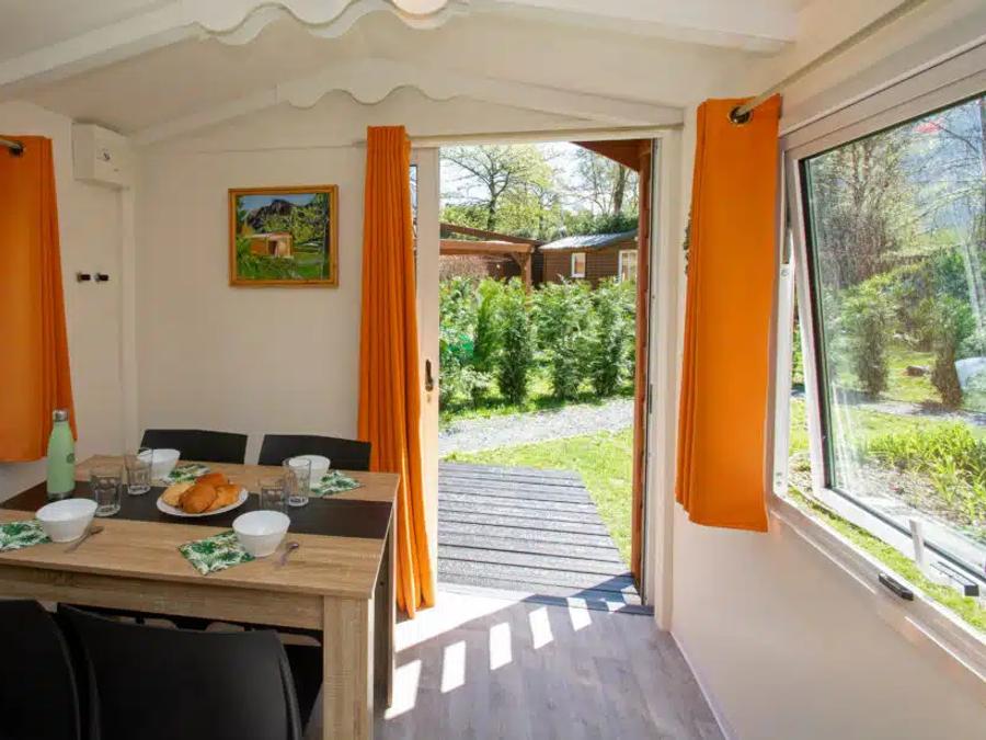 Hébergement 4 personnes - Insolite Nature Roulotte les Ecrins 1 chambre2/4 personnes 17m2 2/4 pers 7