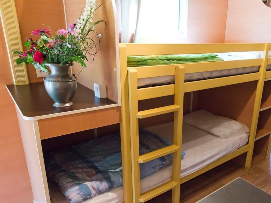 Hébergement 4 personnes - Insolite Nature Roulotte les Ecrins 1 chambre2/4 personnes 17m2 2/4 pers 4