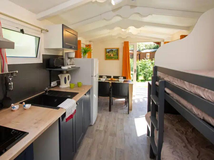 Hébergement 4 personnes - Insolite Nature Roulotte les Ecrins 1 chambre2/4 personnes 17m2 2/4 pers 8