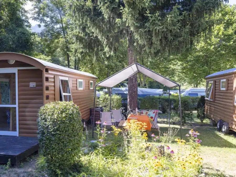 Hébergement 4 personnes - Insolite Nature Roulotte les Ecrins 1 chambre2/4 personnes 17m2 2/4 pers 0