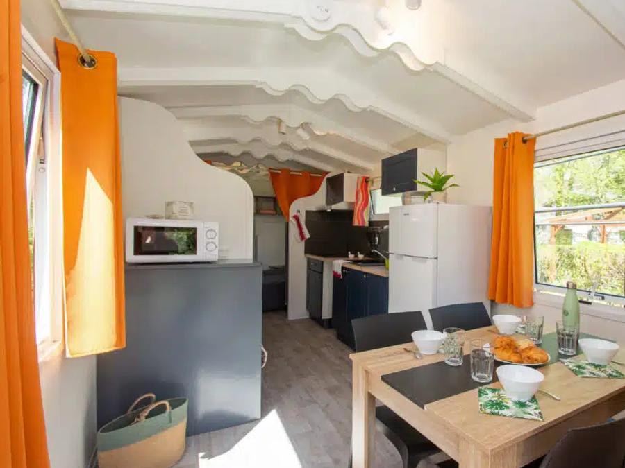 Hébergement 4 personnes - Insolite Nature Roulotte les Ecrins 1 chambre2/4 personnes 17m2 2/4 pers 6