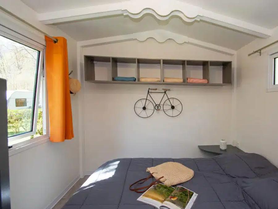 Hébergement 4 personnes - Insolite Nature Roulotte les Ecrins 1 chambre2/4 personnes 17m2 2/4 pers 9