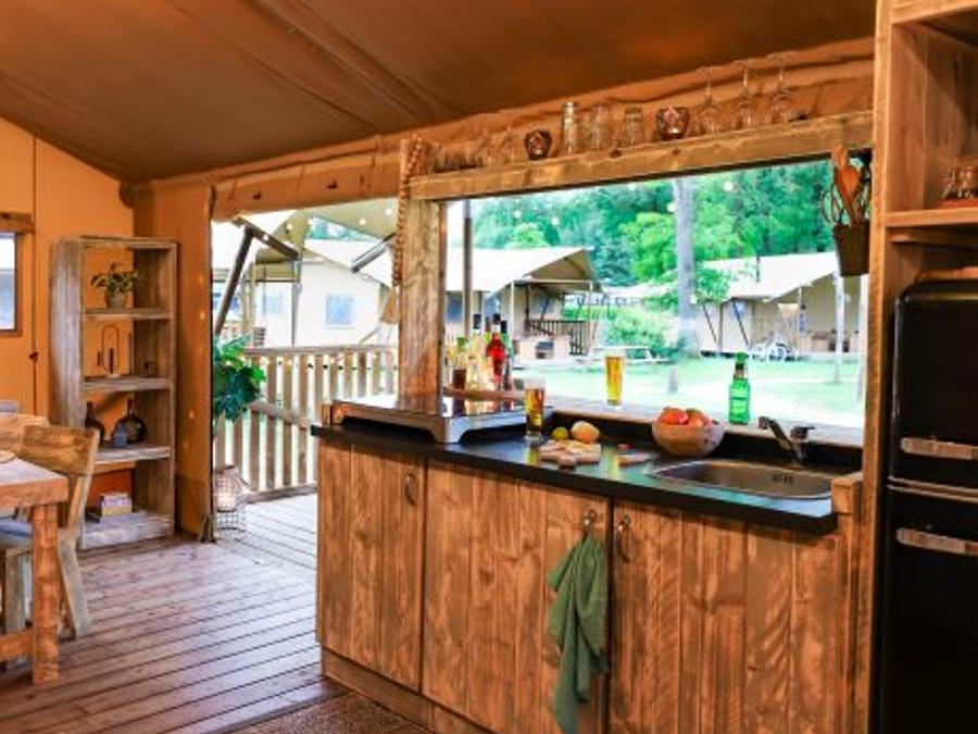 Tente en toile et en bois 5 personnes - Luxury Lodge 1