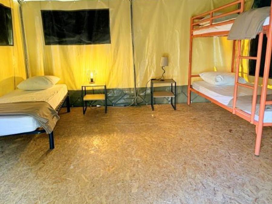 Tente 3 personnes - Tente Prêt à camper 16m² 2 chambres - sans sanitaires + terrasse 15m² 3 pers 3