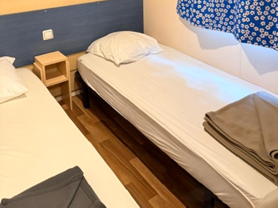 Mobilhome 6 personnes - Mobil-home Confort 28m² 2 chambres + terrasse couverte 13.5m² - TV 4/6 pers 2