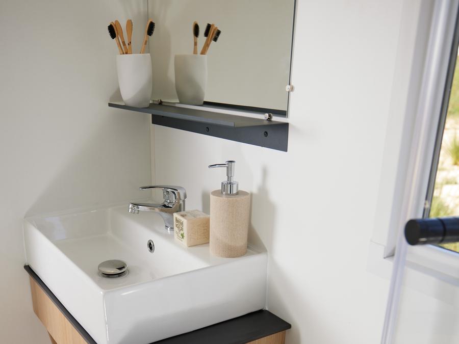 Mobilhome 4 personnes - Homeflower Premium 29m² - 2 chambres + terrasse couverte 21m² + CLIM + TV + draps + serviettes 4 pers. 6