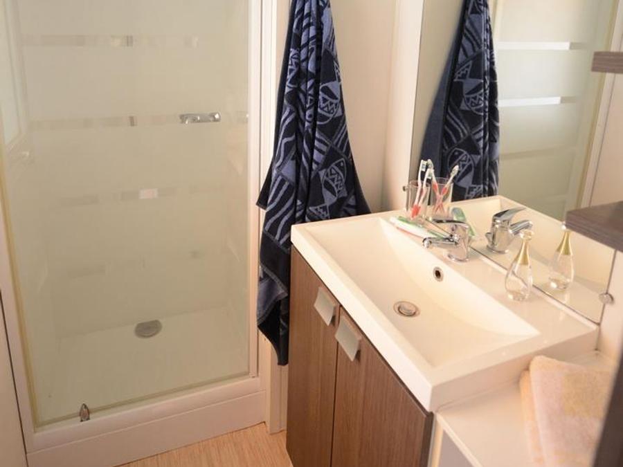 Mobilhome 6 personnes - Mobilhome ARMOR Confort 33m² - 3 chambres / terrasse couverte + TV 6 pers 9