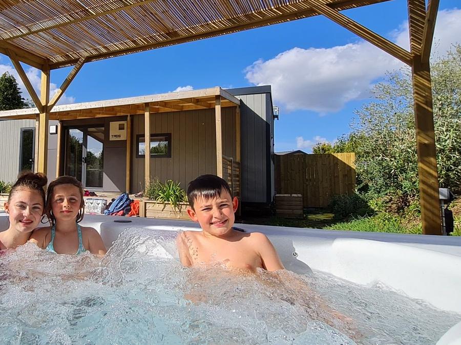 Mobilhome 4 personnes - Mobilhome TAOS Premium avec SPA 40m² - 2 chambres - 2 salles de bain / terrasse couverte + TV + LV 4 pers 2
