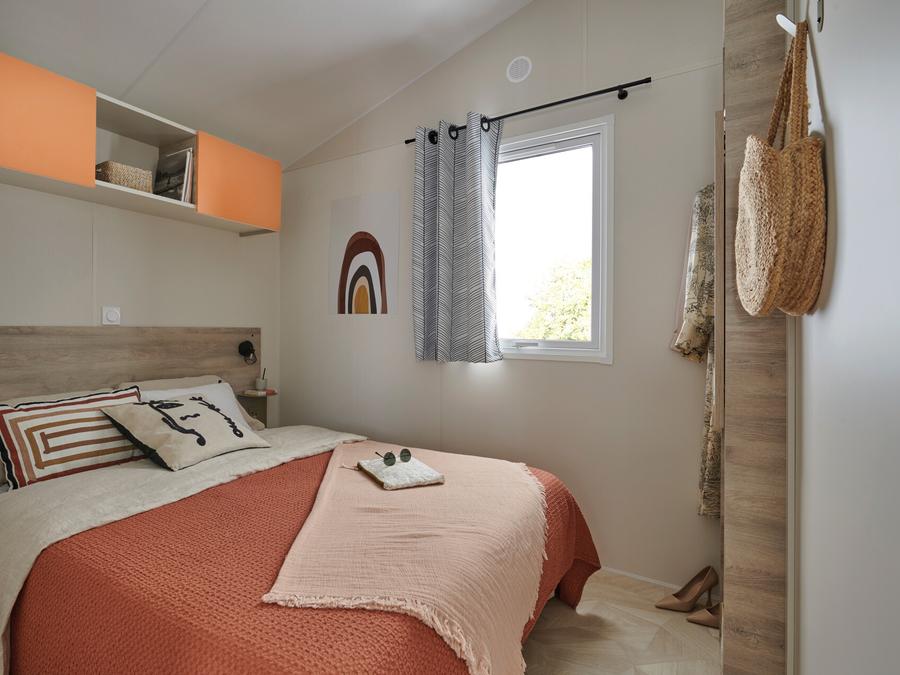 Mobilhome 4 personnes - MARIN Confort 27 m² - 2 chambres / terrasse couverte + TV 5