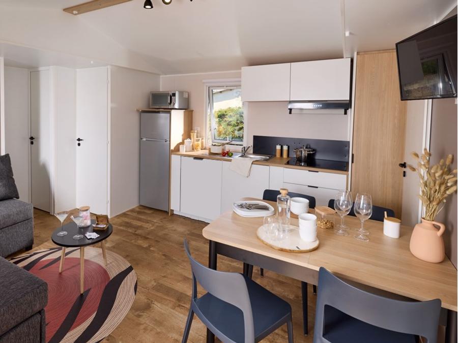Mobilhome 6 personnes - CORNOUAILLE Confort 35m² - 3 chambres / Terrasse couverte + TV 2