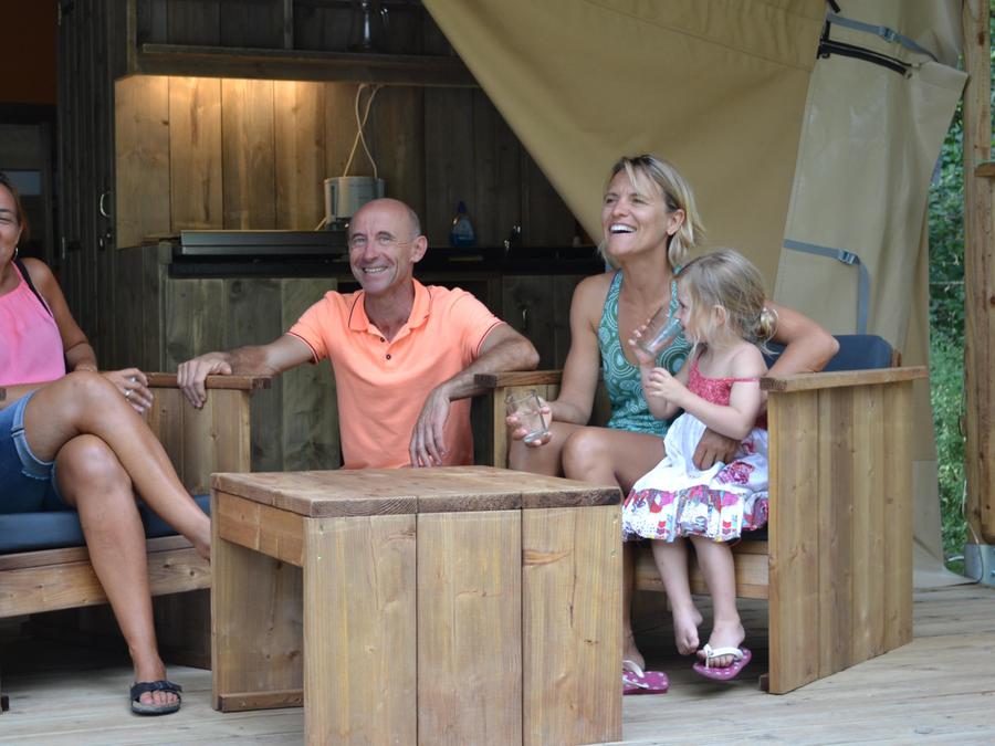 Tente en toile et en bois 4 personnes - Lodge Safari - 25m² - 2 chambres + terrasse 10m2 3
