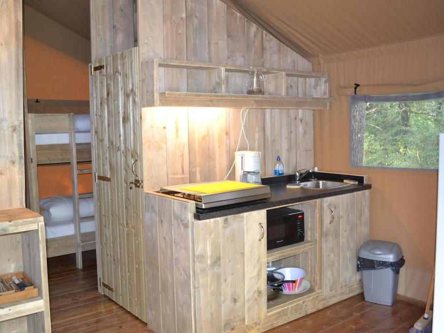 Tente en toile et en bois 4 personnes - Lodge Safari - 25m² - 2 chambres + terrasse 10m2 1