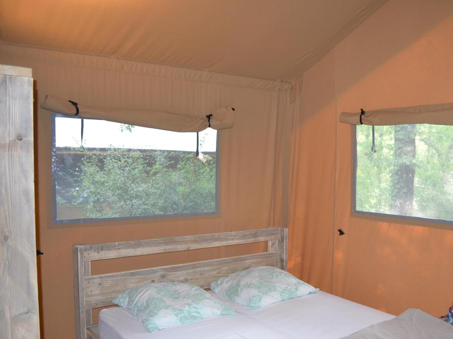 Tente en toile et en bois 4 personnes - Lodge Safari - 25m² - 2 chambres + terrasse 10m2 2