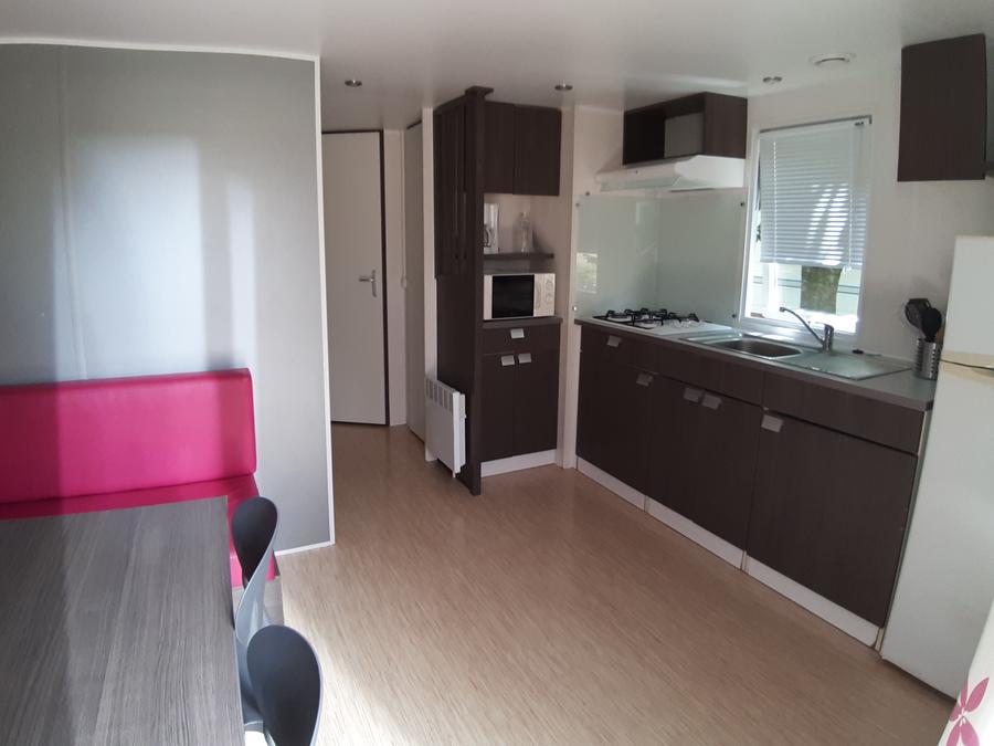 Mobilhome 4 personnes - CONFORT - 2 chambres + terrasse+ grand frigo congélateur- Clim et Tv Inclus 3