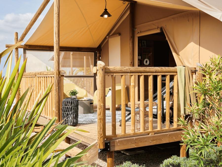 Tente en toile et en bois 4 personnes - Safari Lodge - 2 chambres : 26m² - terrasse semi-couverte 25m² 4 pers. 0