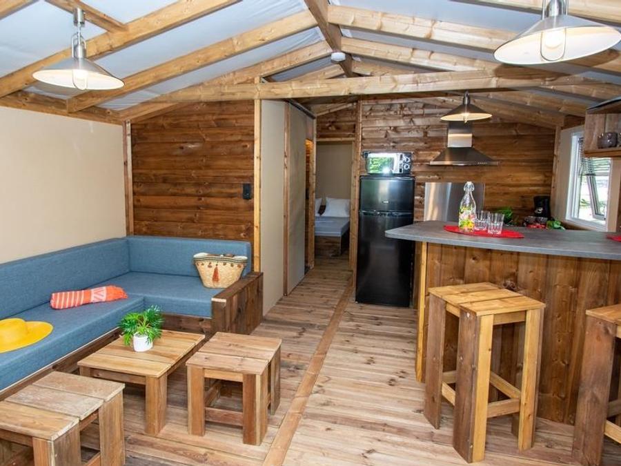 Tente en toile et en bois 5 personnes - Cabane Lodge sur Pilotis - 2 chambres : 32 m² + terrasse 11 m² couverte 8