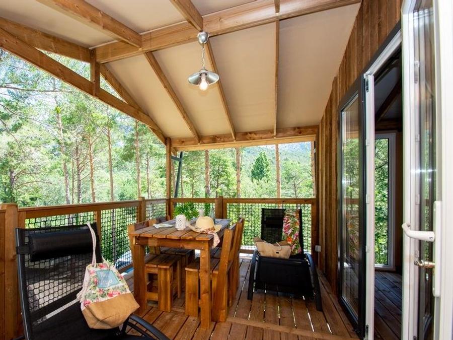 Tente en toile et en bois 5 personnes - Cabane Lodge sur Pilotis - 2 chambres : 32 m² + terrasse 11 m² couverte 4