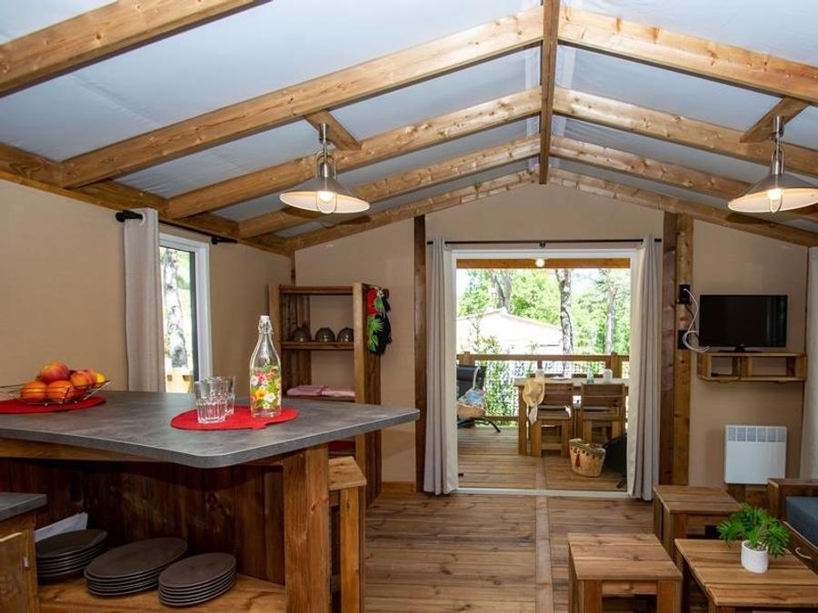 Tente en toile et en bois 5 personnes - Cabane Lodge sur Pilotis - 2 chambres : 32 m² + terrasse 11 m² couverte 3