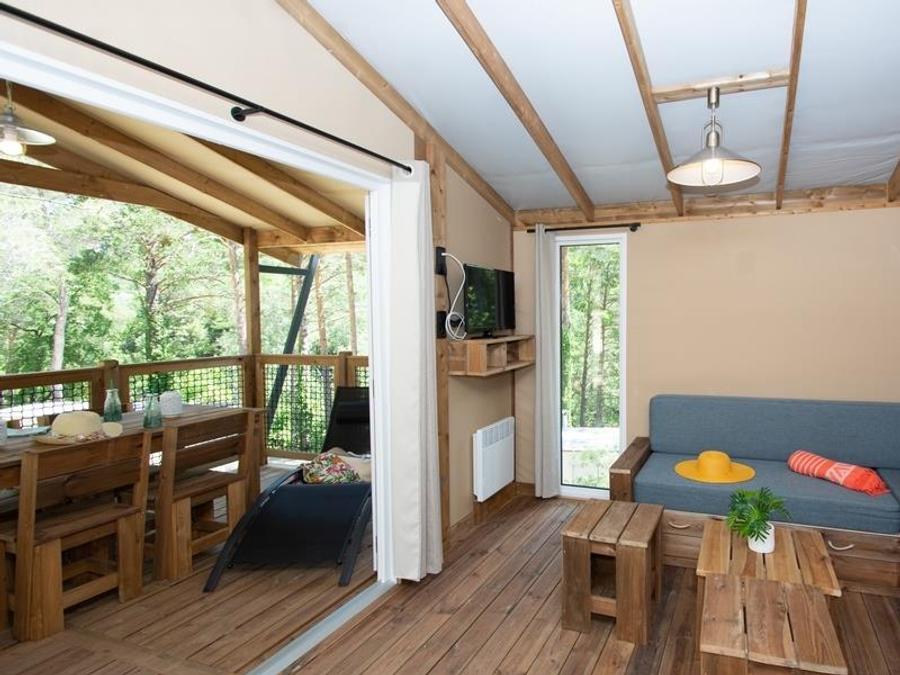 Tente en toile et en bois 5 personnes - Cabane Lodge sur Pilotis - 2 chambres : 32 m² + terrasse 11 m² couverte 9