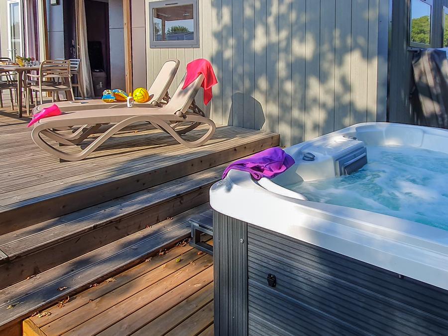 Mobilhome 5 personnes - TAOS avec spa privatif 2 chambres avec terrasse couverte 5p 1