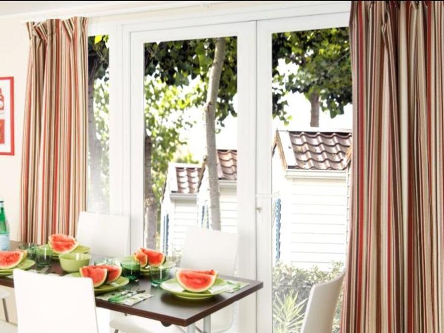 Mobilhome 6 personnes - Cottage Family - 3 chambres : 33 m² + 11 m² terrasse semi couverte 2