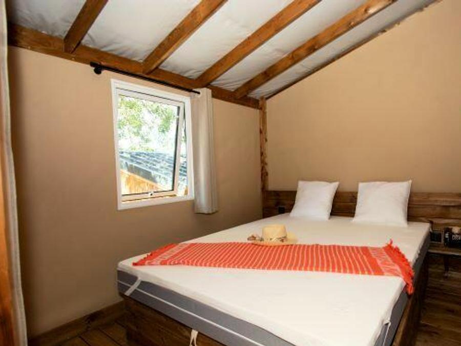 Tente en toile et en bois 7 personnes - Ecolodge 4 pièces Climatisé + TV 4