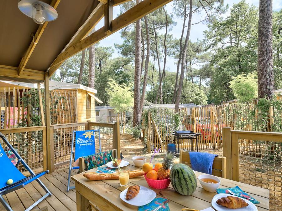 Lodge 4 personnes - Sweetflower 2ch -SPA-TV-plancha-terrasse couverte- 32m² | PREMIUM 2