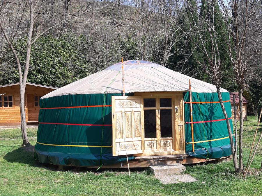 Unique 4 personnes - YOURTE 4 personnes sans sanitaires 28 m² 0