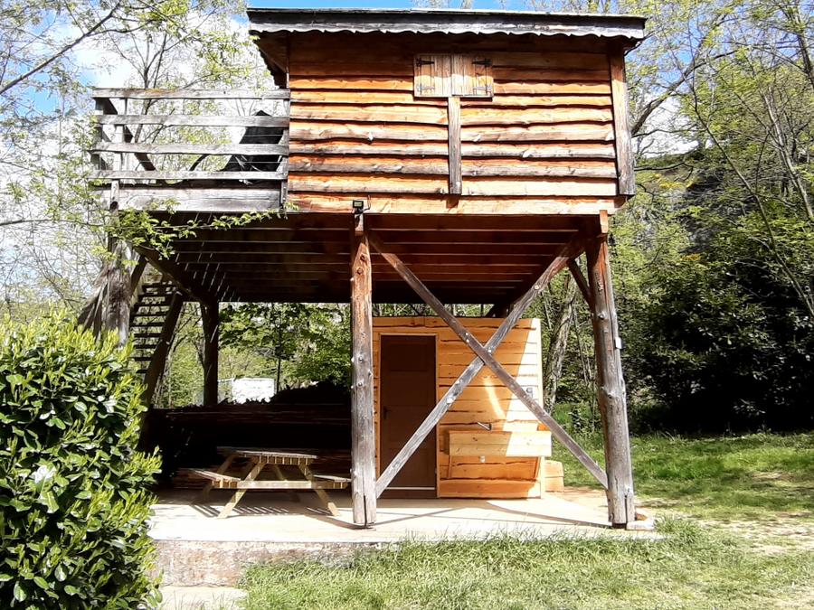 Unique 4 personnes - CABANE PERCHEE avec salle de bain et SPA 1
