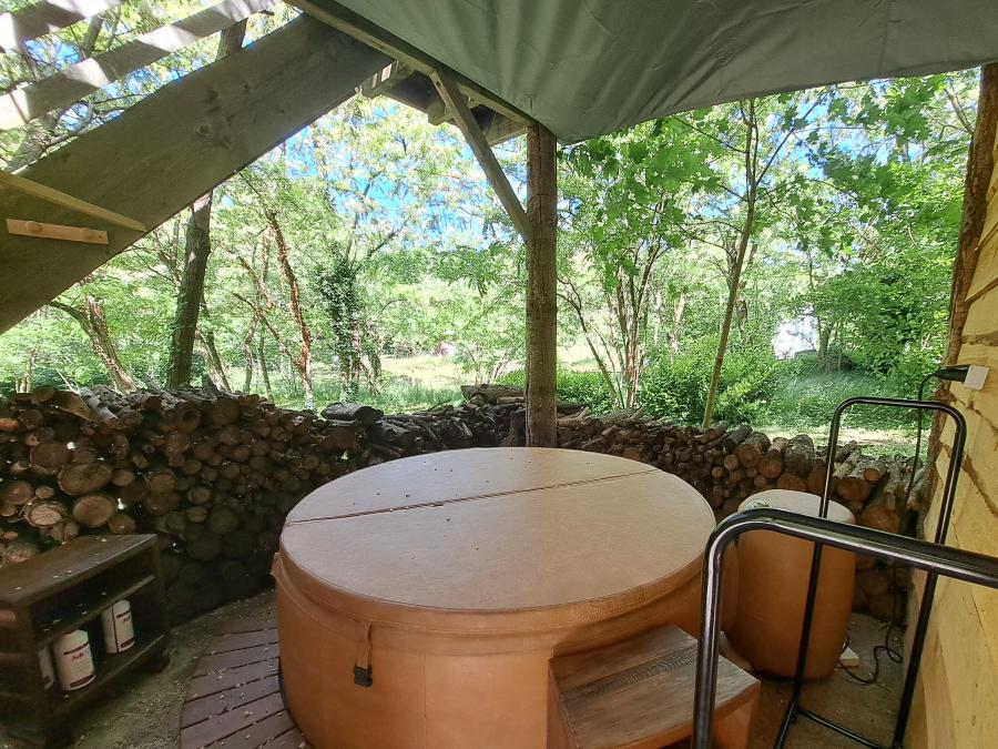 Unique 4 personnes - CABANE PERCHEE avec salle de bain et SPA 9