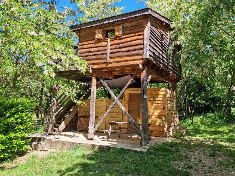 Unique 4 personnes - CABANE PERCHEE avec salle de bain et SPA 16