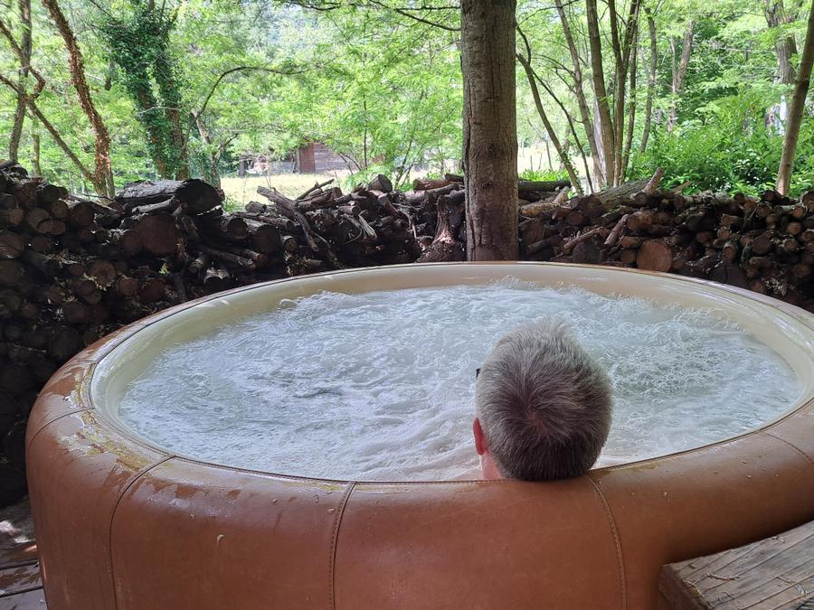 Unique 4 personnes - CABANE PERCHEE avec salle de bain et SPA 2