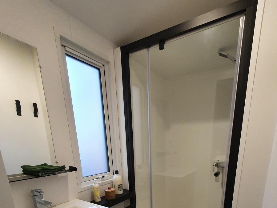 Mobilhome 4 personnes - 25m2 (2021) + Terrasse bois semi-couverte 8m2. 4 pers 7