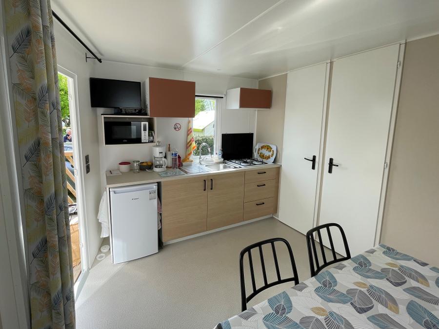 Mobilhome 4 personnes - 25m2 (2021) + Terrasse bois semi-couverte 8m2. 4 pers 11