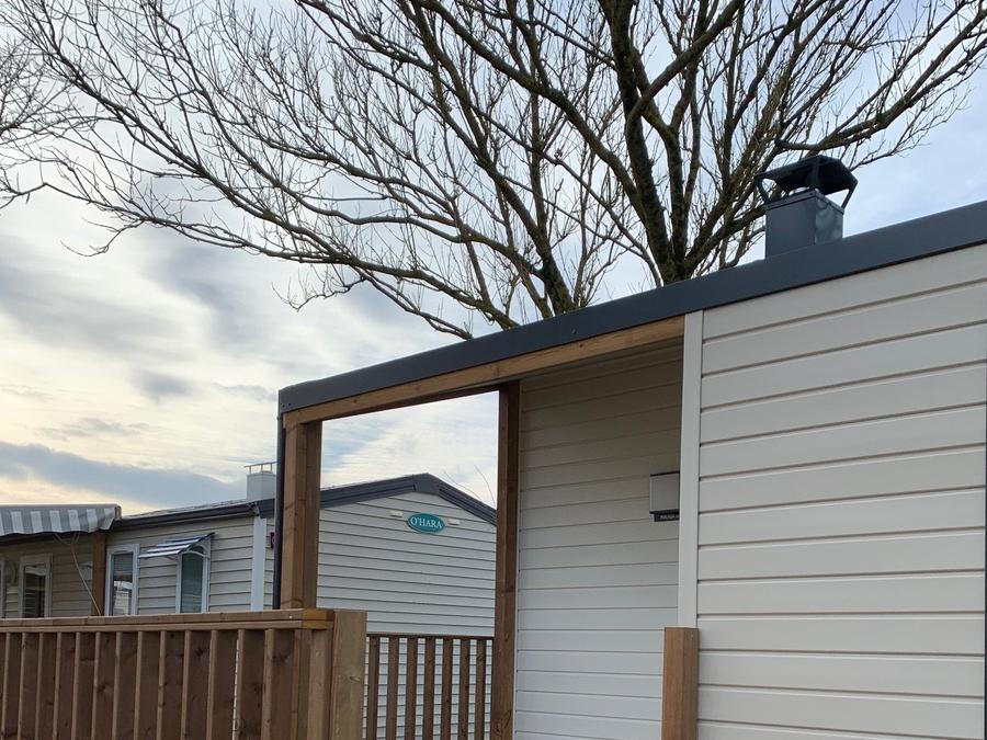 Mobilhome 4 personnes - 25m2 (2021) + Terrasse bois semi-couverte 8m2. 4 pers 9