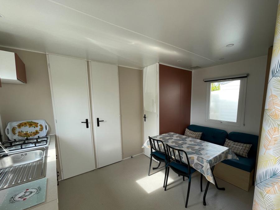 Mobilhome 4 personnes - 25m2 (2021) + Terrasse bois semi-couverte 8m2. 4 pers 12