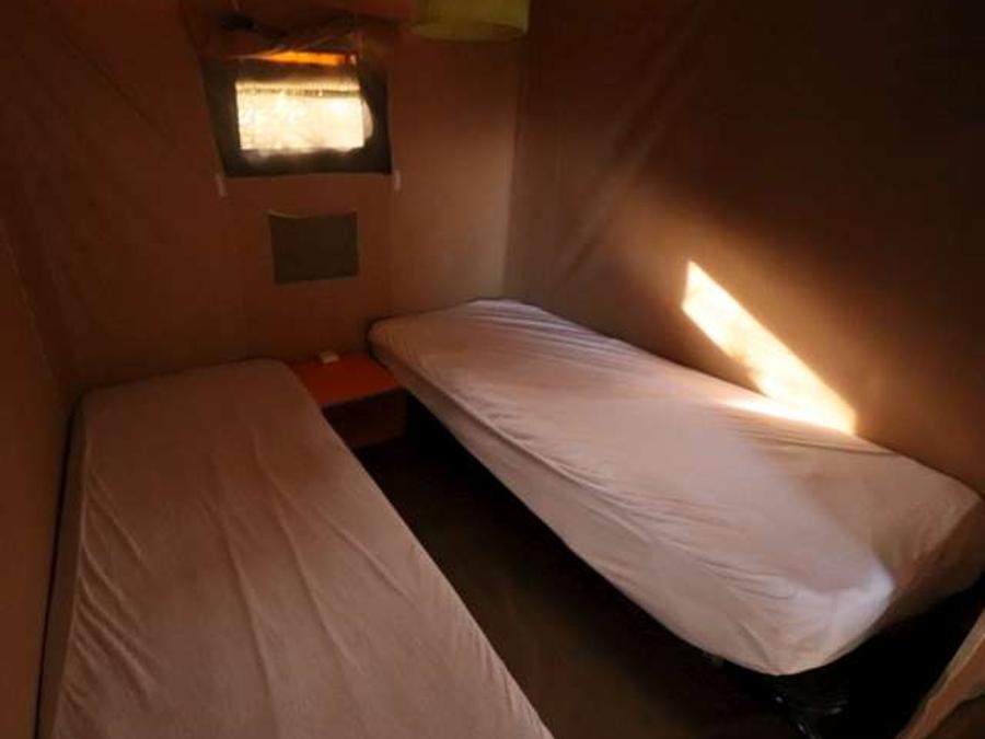 Bungalow toilé 4 personnes - 16 m² sans sanitaires 2
