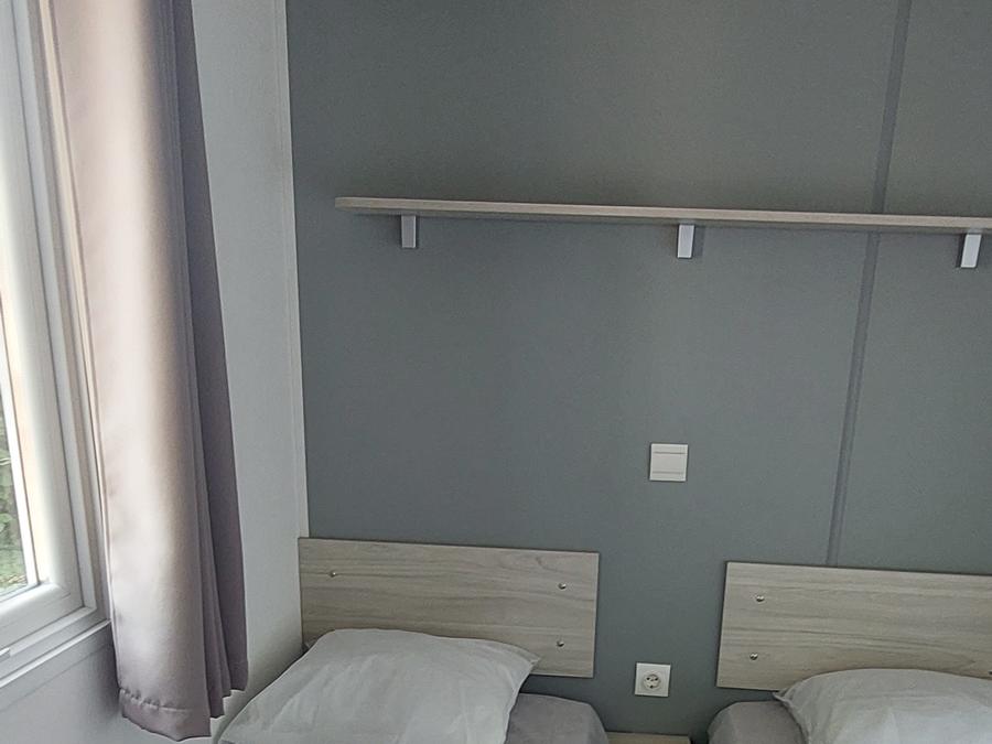 Mobilhome 8 personnes - Mobil home Eva 40 - 4 chambres 1 sdb - 40m² + terrasse semi couverte 8
