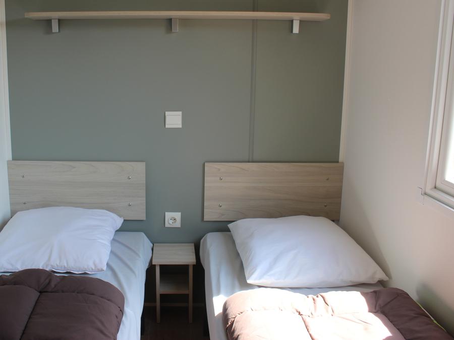 Mobilhome 8 personnes - Mobil home Eva 40 - 4 chambres 1 sdb - 40m² + terrasse semi couverte 4