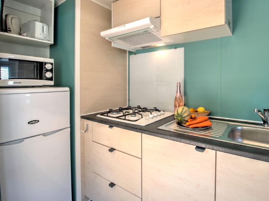 Mobilhome 4 personnes - Homeflower Premium 29m² (2 chambres) + CLIM + terrasse semi-couverte + TV + draps + serviettes 3
